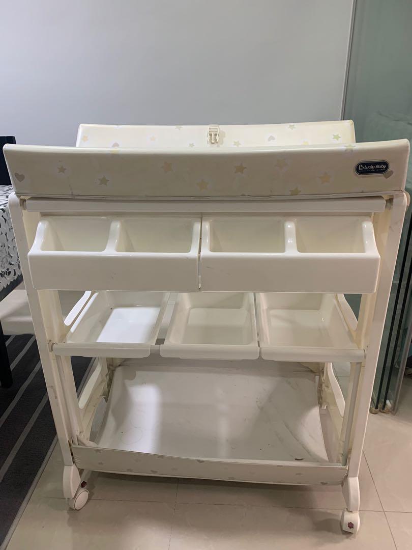 lucky baby changing station