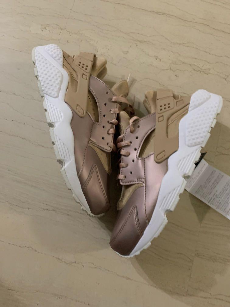 black and rose gold huaraches