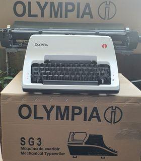 Olympia Manual Typewriter: Model (Carina 3, SM18, SG3 15", 18", 24")