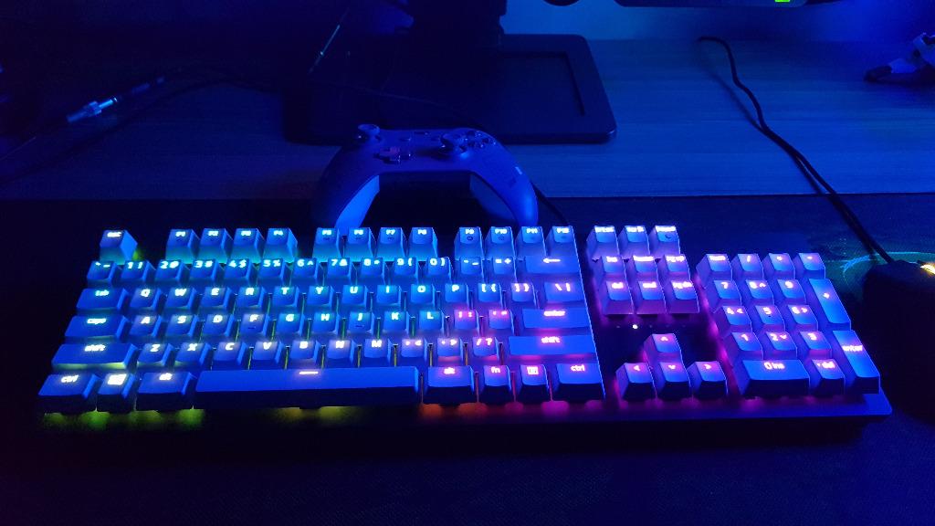 Razer Huntsman Mechanical Gaming Keyboard With Razer Mercury White Pbt Keycaps Electronics Computer Parts Accessories On Carousell