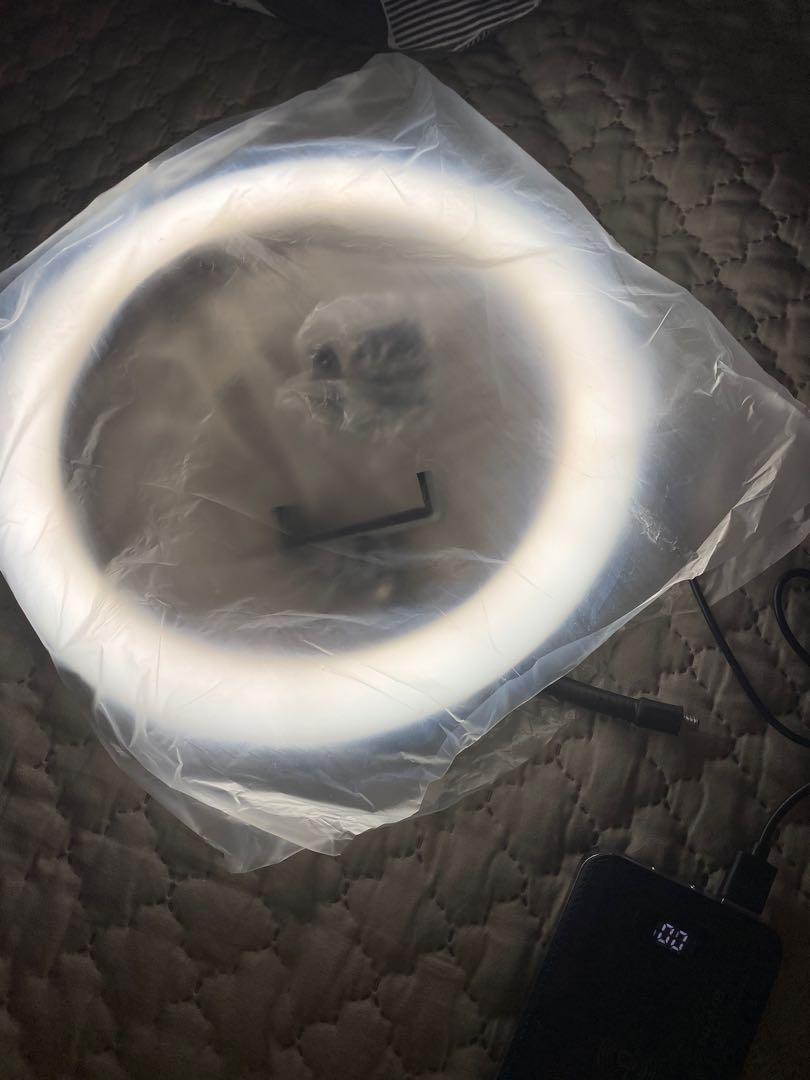 Ring light 26cm with 6ft stand and phone holder (Category: Lighting) located in Manila. Submitted by thullah (Listing ID 1020684928, Image 1). Description: #inManila #sweldo7 #makingthebest Beauty Mirror Live Ring Light 26 cm" with 6ft Stand tripod and Phone Holder very durable Brand new with box *3 colors light mode: white, warm yellow, and warm white. Each lighting mode has adjustable brightness, it can meet your different needs *The USB ports 