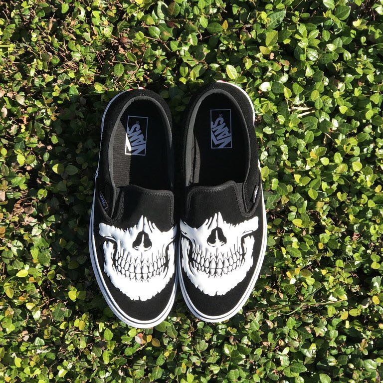 jawbones slip on vans