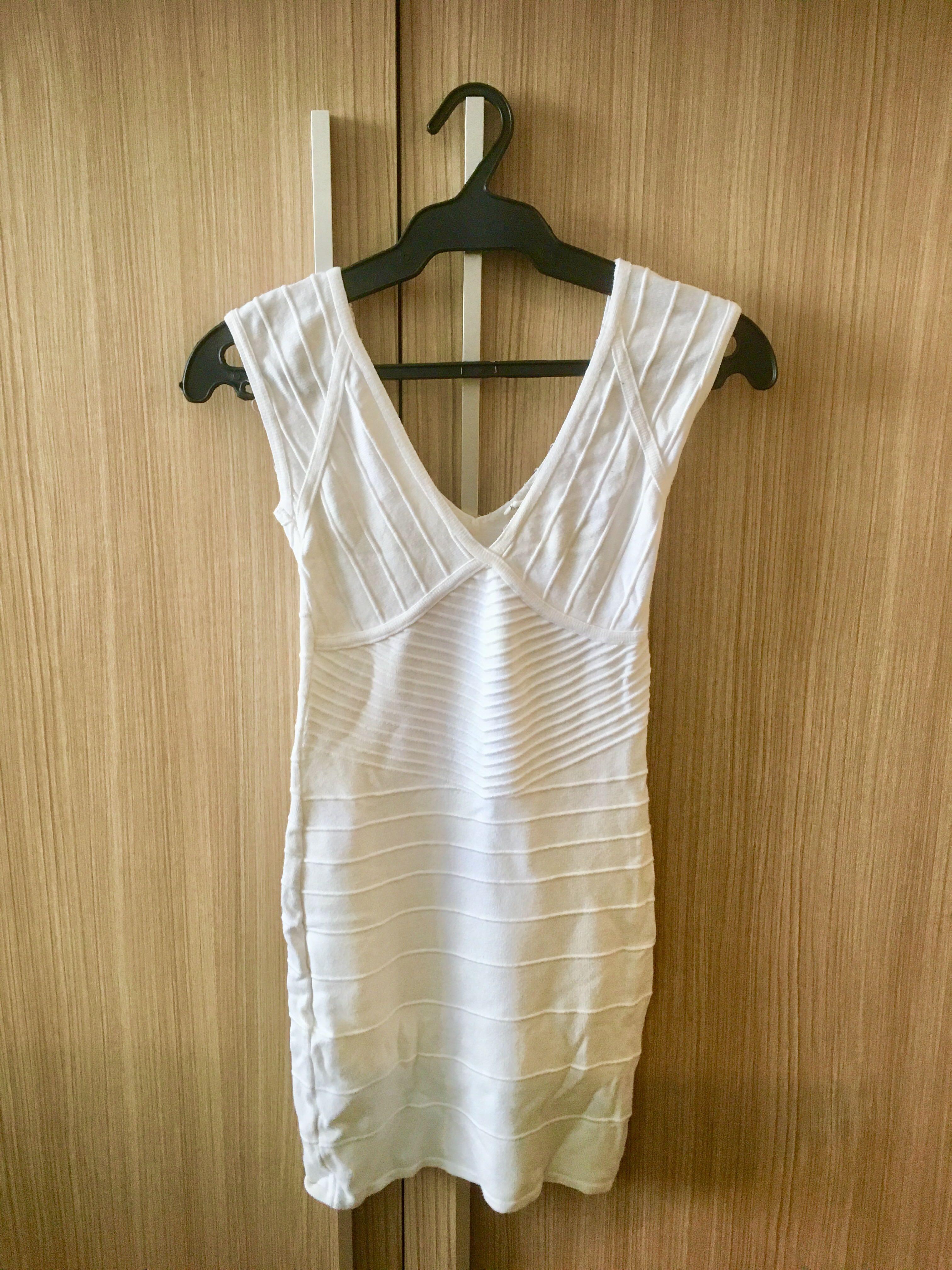 White Bodycon Dress (Category: Dresses) located in Mandaluyong City. Submitted by camlu (Listing ID 1020730940, Image 1). Description: .