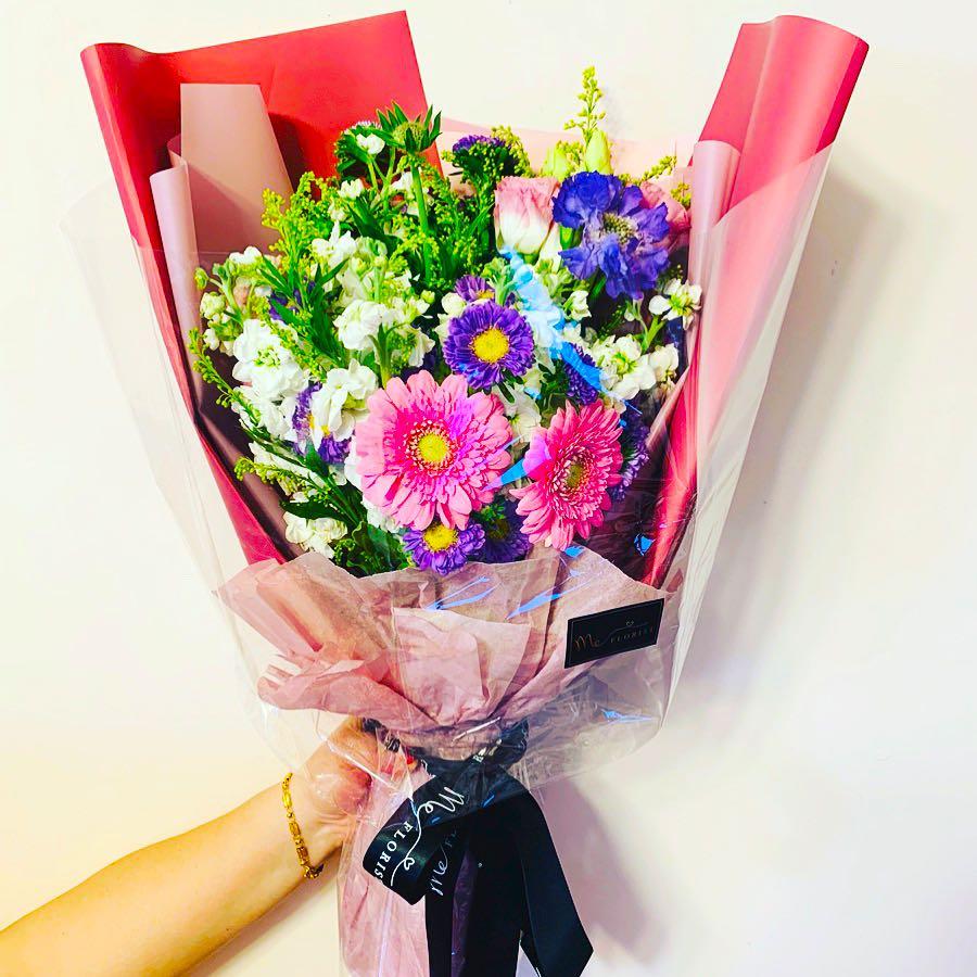 鮮花花束 自訂鮮花花束結婚花束畢業花束生日花束 興趣及遊戲 手作 自家設計 文具及工藝 花 Carousell
