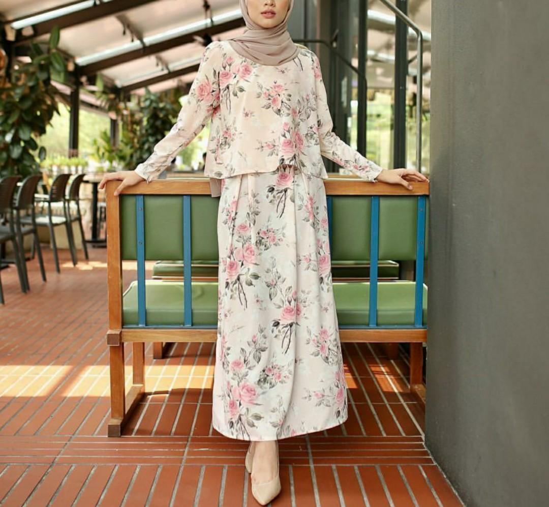 Anasri Clara Crop Top Pleated Skirt 