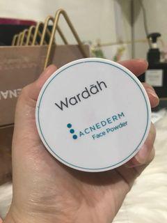 beda acnederm face powder wardah full