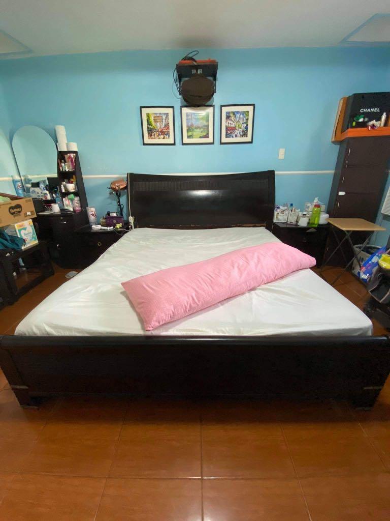 Califonia King Size Bed Frame For Sale Home Furniture Furniture Fixtures Beds Mattresses On Carousell Wooden king size beds are no less than a throne of comfort which every person loves to reach after a long day. califonia king size bed frame for sale