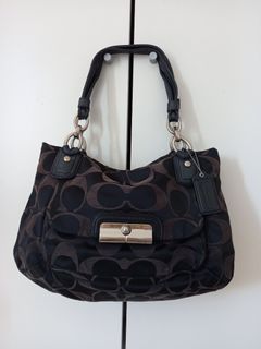 (Category: ) located in . Submitted by preloved_bundle_haiyuzack (Listing ID 1021009608, Image 1). Description: .
