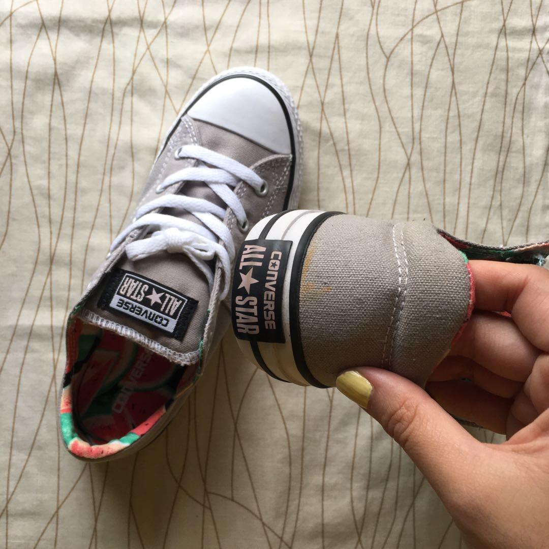 converse with fat tongue