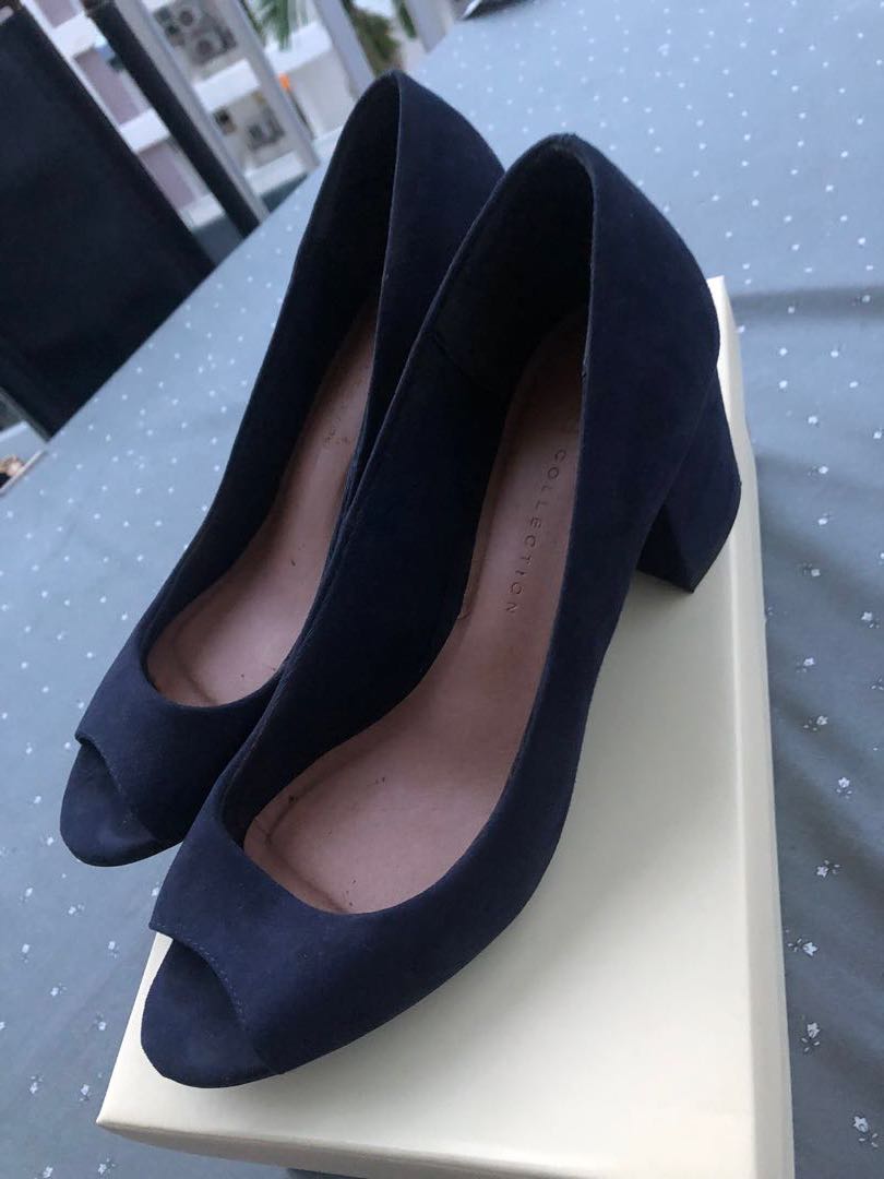 dark blue shoes