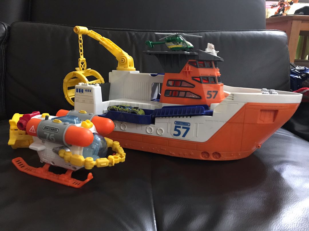 Shark rescue outlet boat toy