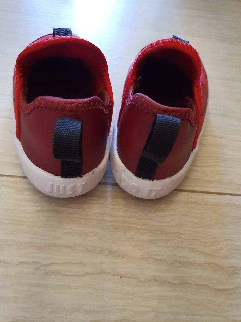 childrens red nike trainers