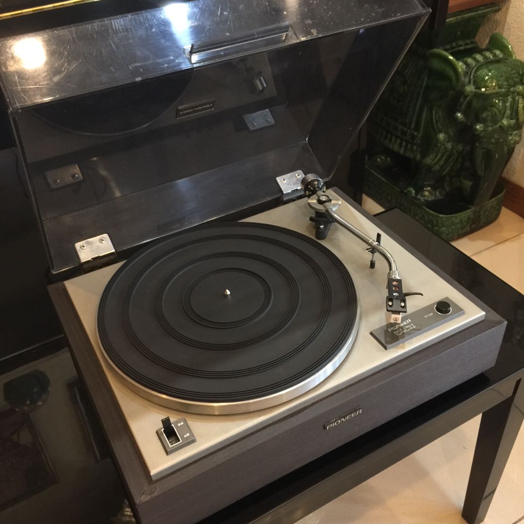 pioneer record player with speakers