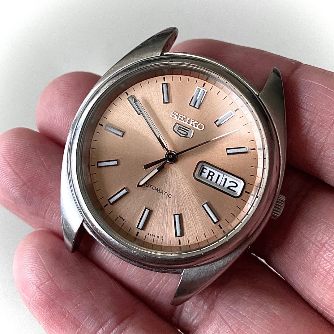 Seiko 5 SNXA11 salmon dial, Luxury, Watches on Carousell