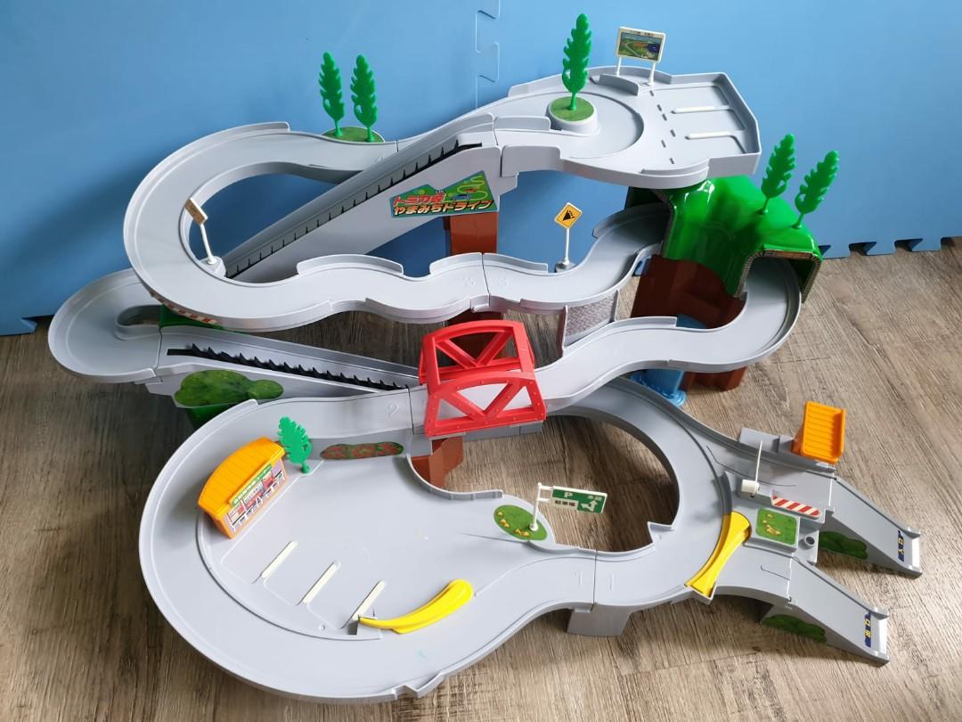 takara tomy car track
