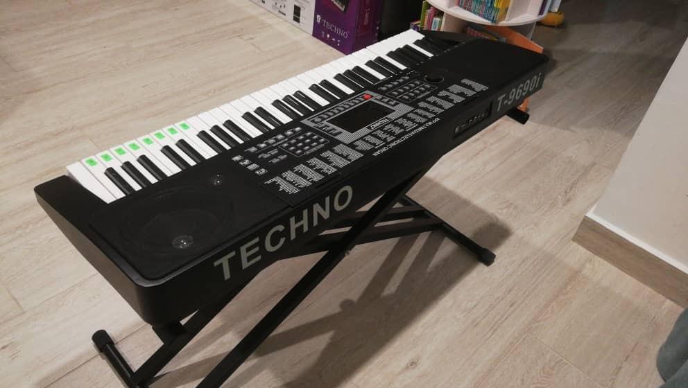 Techmo Keyboards TECHNO Digital keyboard, Hobbies & Toys, Music & Media, Musical ...