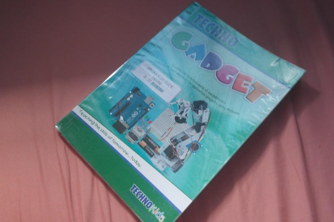 Techno Gadget (Category: Children's Books) located in Quezon City. Submitted by declutterbyv (Listing ID 1020900066, Image 1). Description: Techno Gadget by TechnoKids TechnoKids Philippines Inc. Copyright 2016 Details: - Few to none pencil marks - No pen/highlighter marks - With plastic cover Original price: PHP 350+ ** I also sell my other books for SHS students kindly check my profile :> Thanks!.
