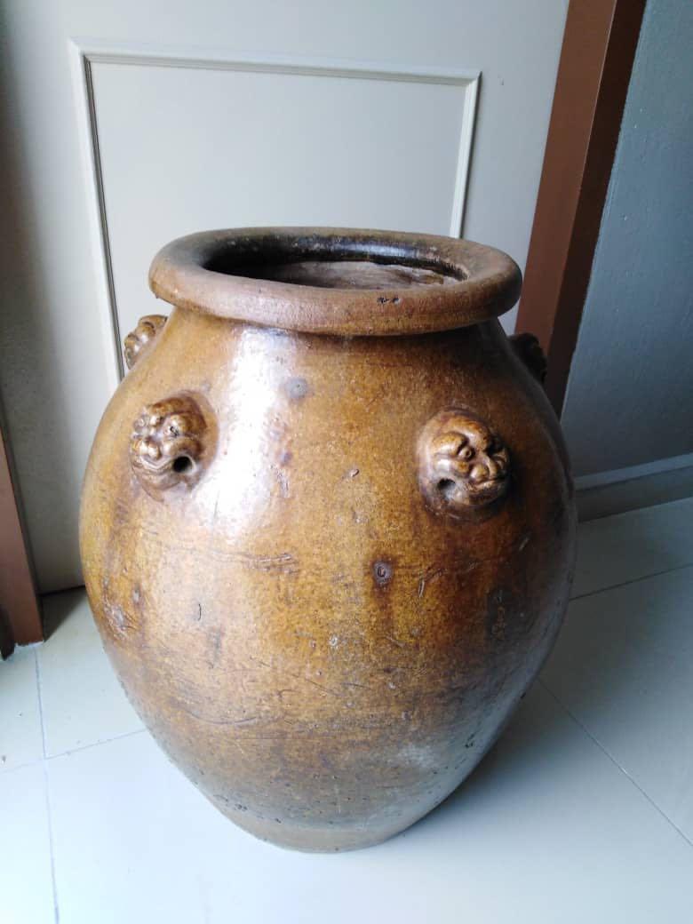Tempayan Singa Antik Antiques Antique Furniture On Carousell