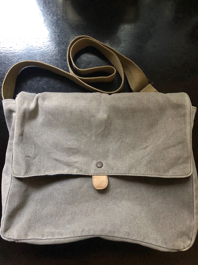 Topman Messenger Bag REPRICED Men s Fashion Bags Sling Bags on Carousell