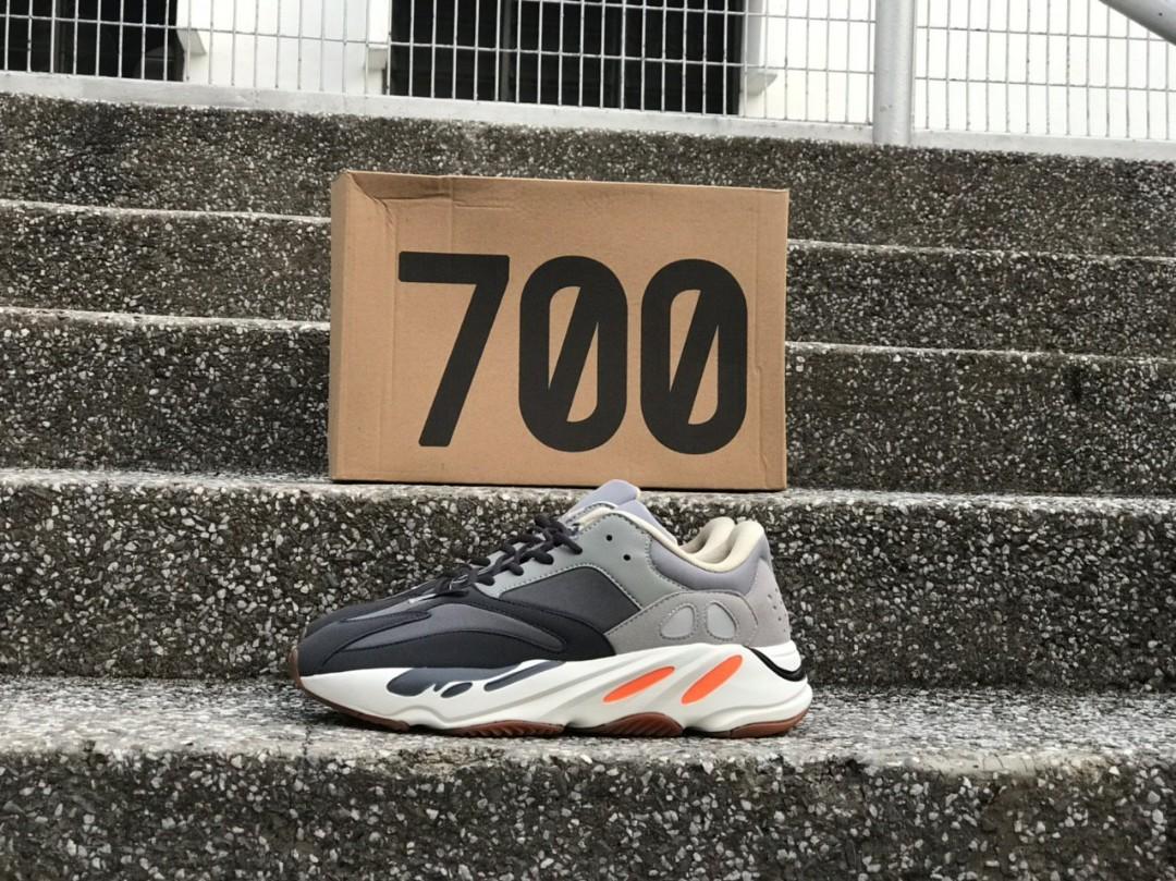 yeezy boost 700 magnet Size 40-44/6.5 