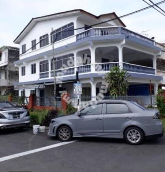 3 Storey Spacious Corner House At Taman Daya Kepong Property Rentals On Carousell