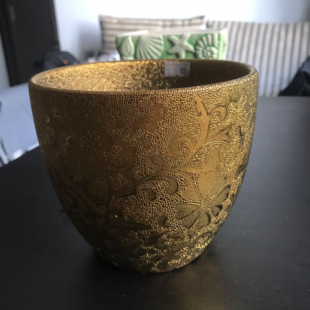 圓形金色花盆 傢俬 家居 家居裝飾 人工植物盆栽 Carousell