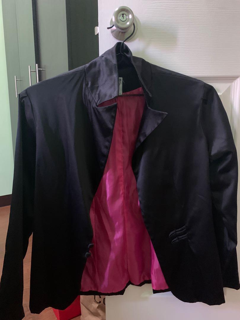 Blazer Silk Black Women (Category: Others Tops) located in Pasay City. Submitted by mscaoo (Listing ID 1021061986, Image 1). Description: Brand - Freeway size - Large RFS - Not fit to me too large .