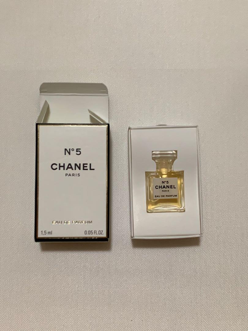 Chanel no°5 perfume sample no.5 香水版仔珍藏, 女裝, 手袋及銀包, 長銀包- Carousell