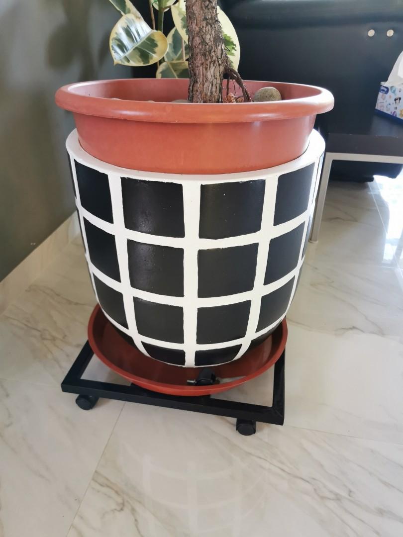 Checker Large Planter/Pot, Gardening, Pots & Planters on Carousell