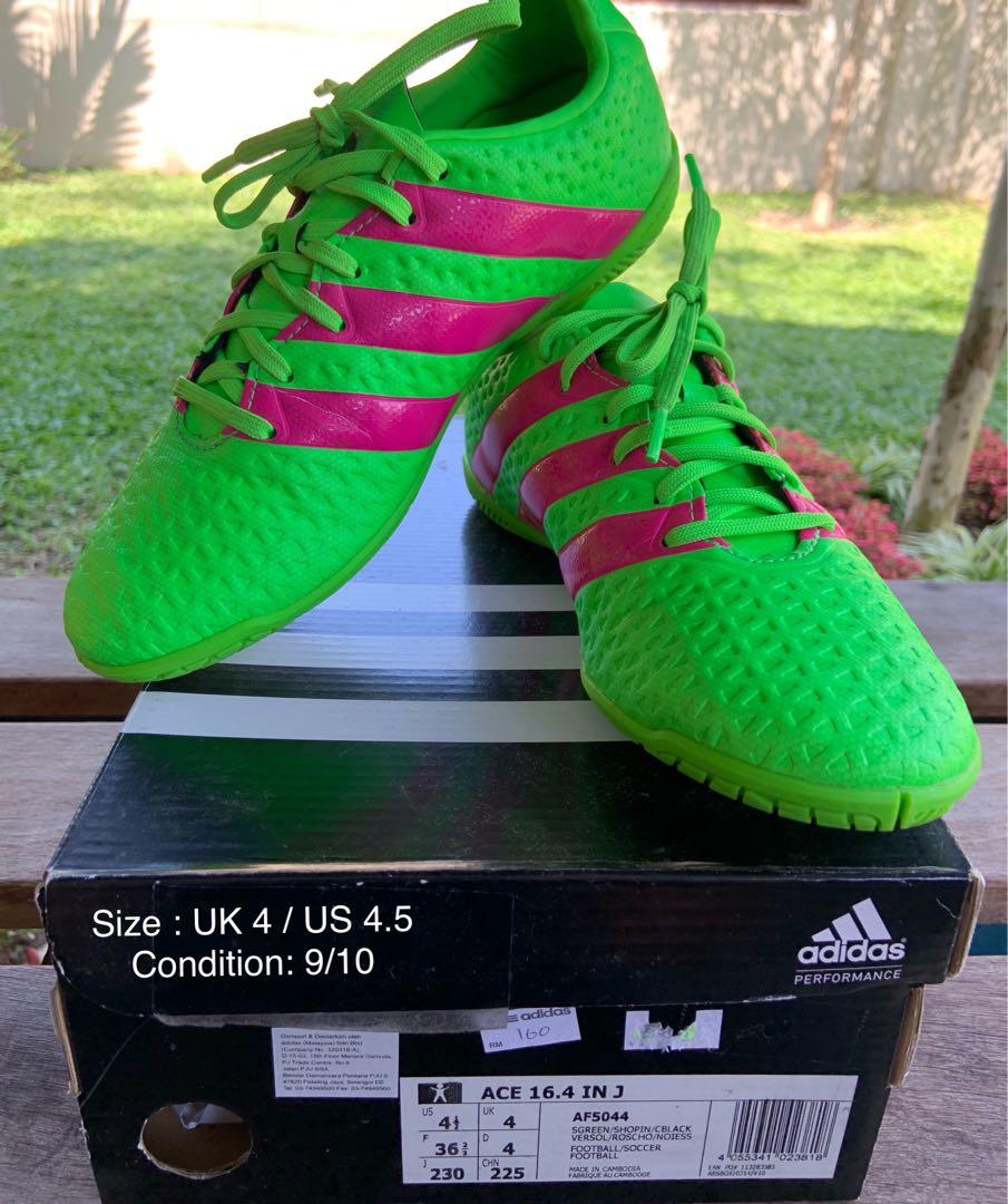 kasut bola futsal