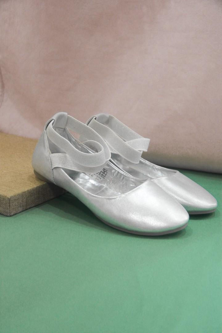 Kenneth Cole Reaction Silver Doll Shoes 