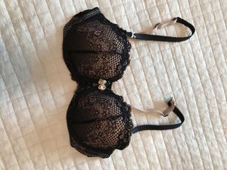 (Category: ) located in . Submitted by tocloset (Listing ID 1021291193, Image 1). Description: .