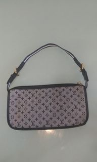 （分類：）位於 。 由 crazyshopper100 提交（商品編號 1021179451，圖片 1）。簡介： 。