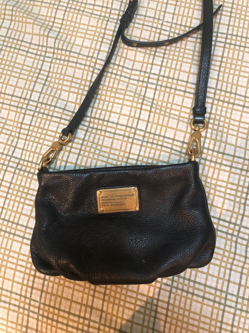 marc jacobs black sling bag