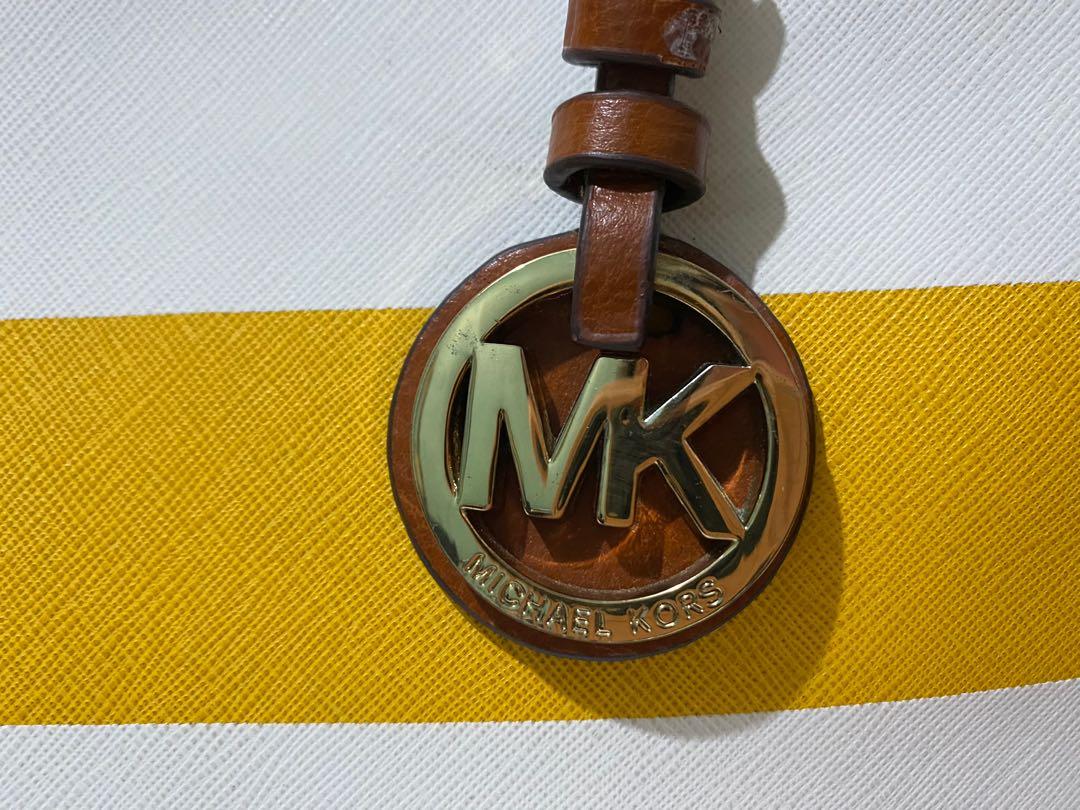 MK tote bag (authentic MK) (Category: Tote Bags) located in Quezon City. Submitted by len16 (Listing ID 1021140093, Image 3). Description: authentic MK jetset tote bag with cards,paperbag .