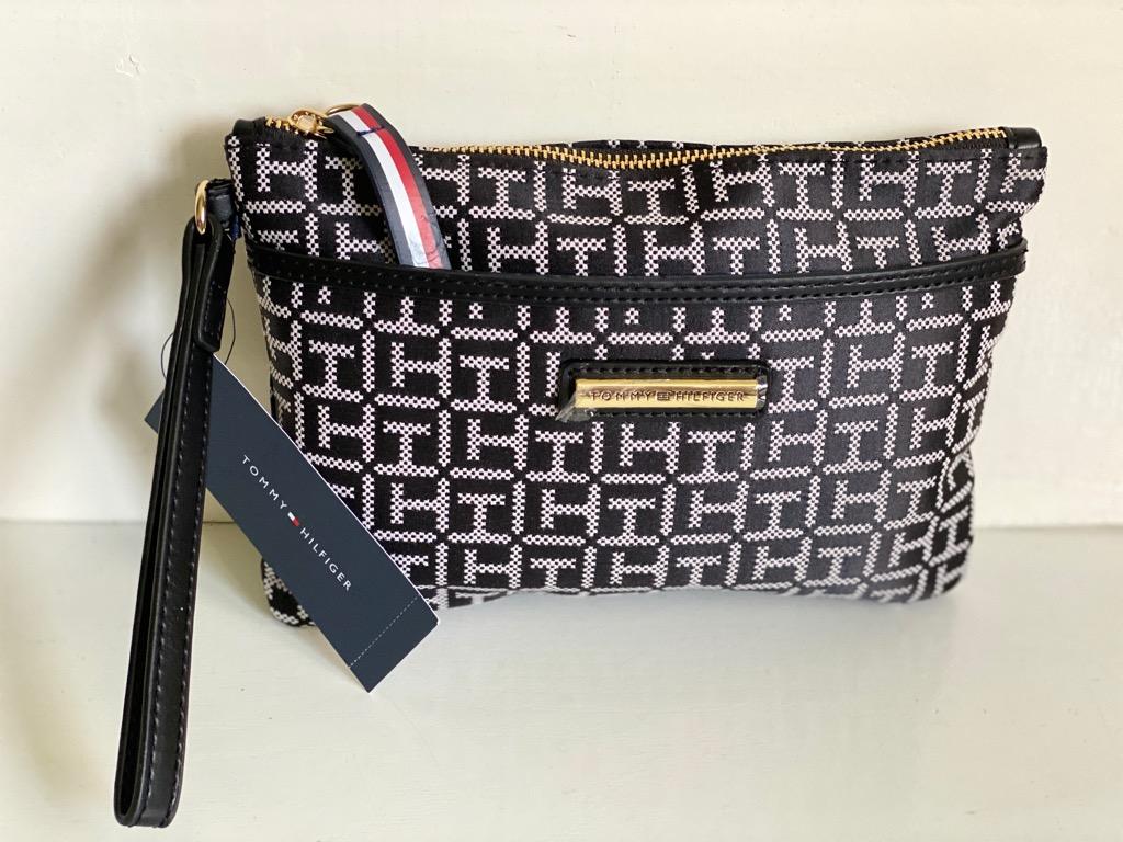 NEW TOMMY HILFIGER BLACK NATURAL WALLET CLUTCH BAG POUCH WRISTLET 49 SALE