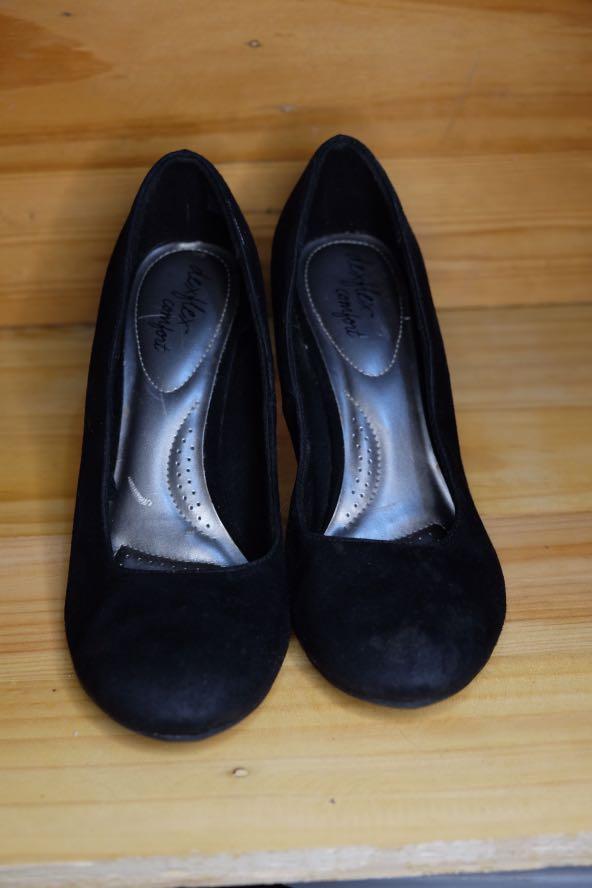 payless black wedge heels