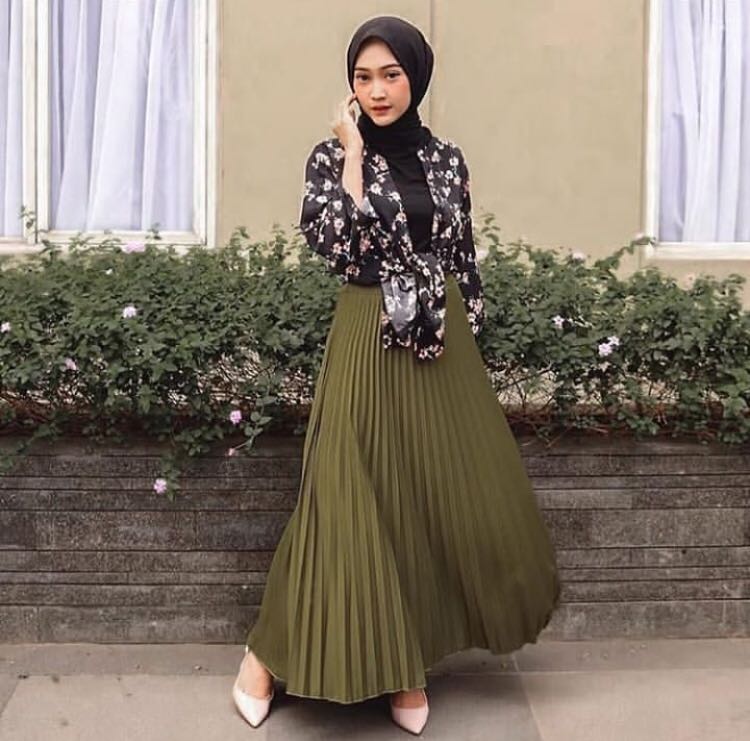 Army green top pleated skirt
