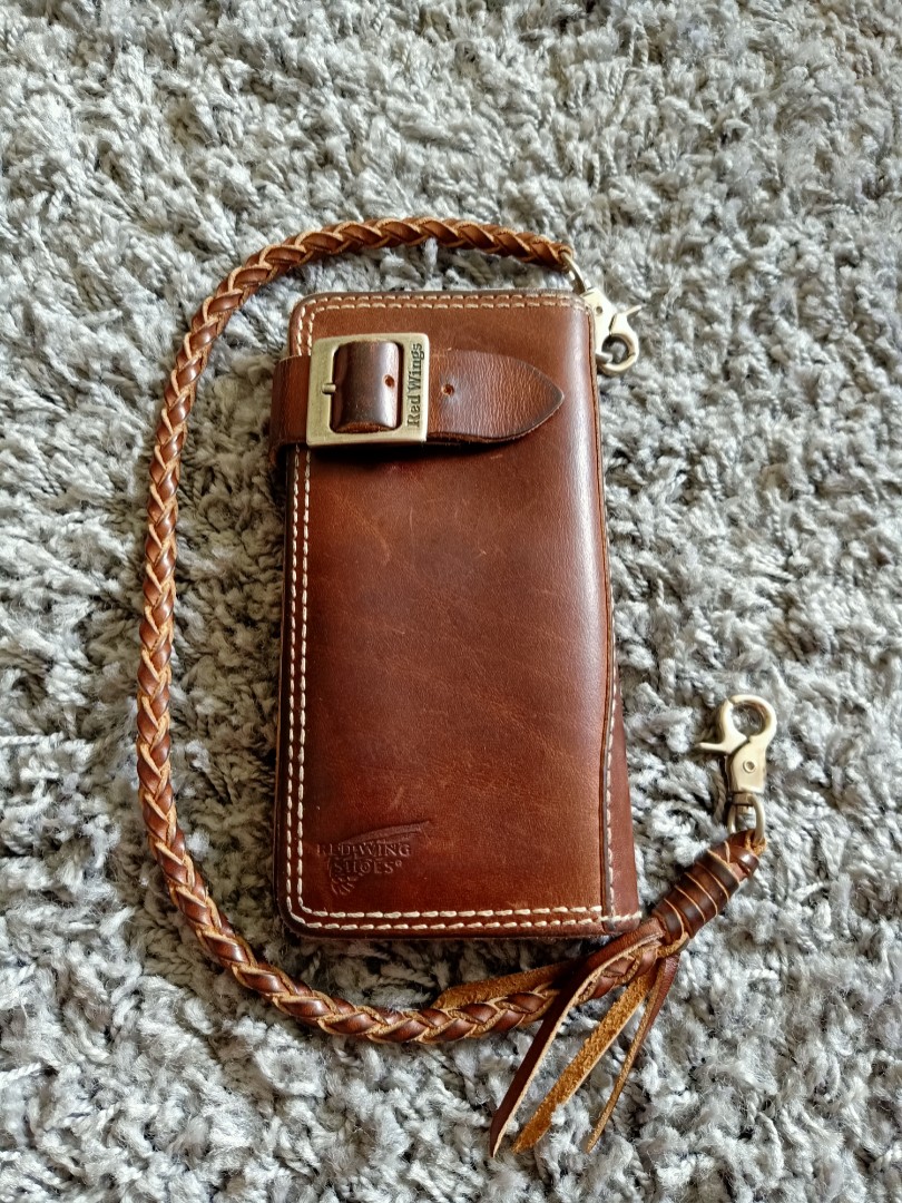 Red store wings wallet