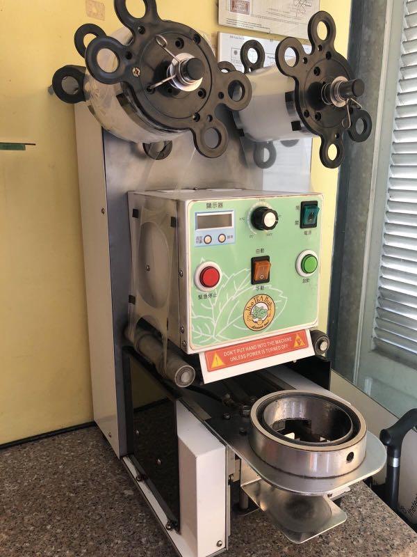 Sealer Fructose Shaker Machine (Category: Coffee Machines & Makers) located in Manila. Submitted by mcxxxx (Listing ID 1021273285, Image 3). Description: Fully Automatic Sealer 2 cups Automatic Shaker - barely used Automatic Fructose dispenser negotiable! message me! 😊 .