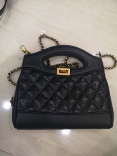 (Category: ) located in . Submitted by busymother (Listing ID 1021051841, Image 1). Description: .