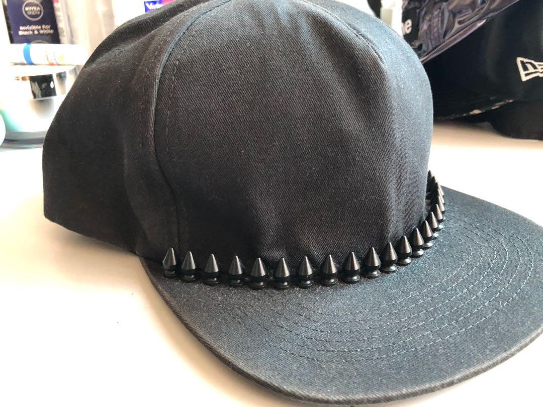 Stampd LA cap (Category: Cap & Hats) located in Kuala Lumpur. Submitted by _xinz (Listing ID 1021069773, Image 2). Description: Stampd LA studded SnapBack Condition 8/10 no flaws just used .