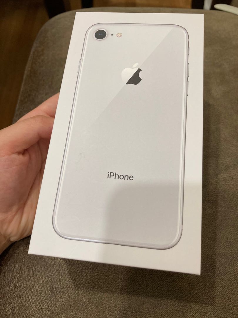 Unlocked iPhone 8 (64 gb) in silver/white , in excellent condition