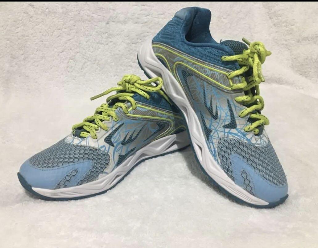 world balance running shoes for ladies