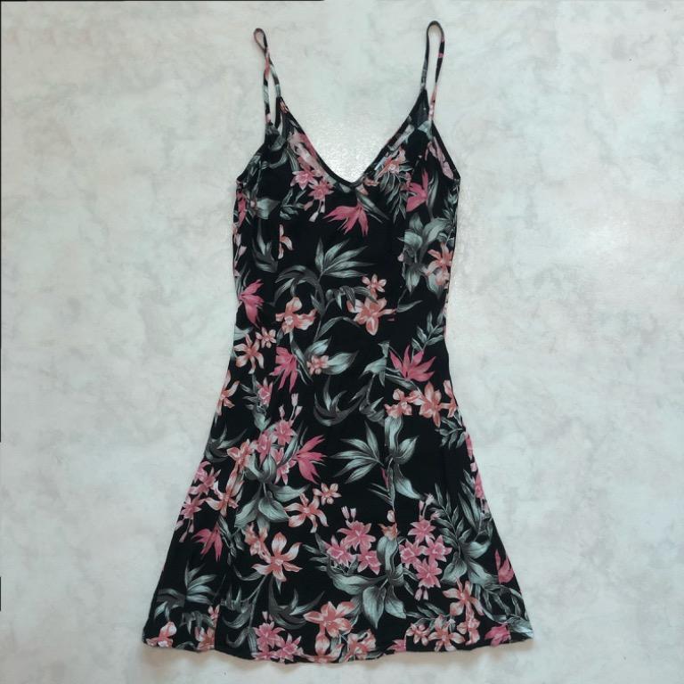 Wts Bn H M Floral Dress V Neck Black Sleeveless Women S Fashion Clothes Dresses Skirts On Carousell