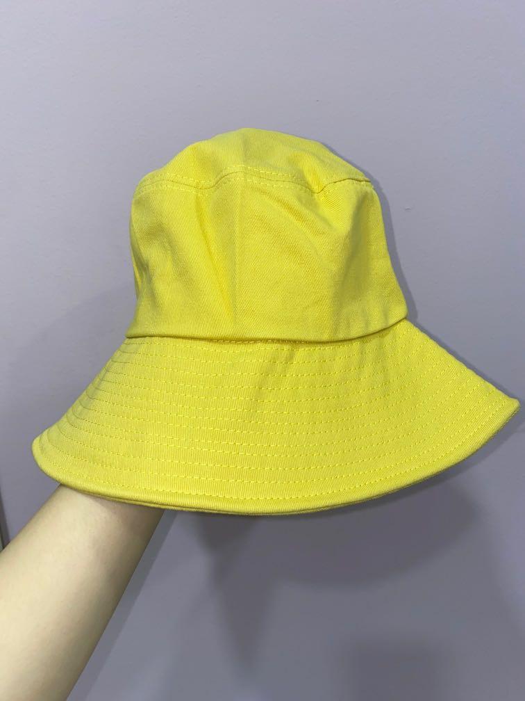 pale yellow bucket hat