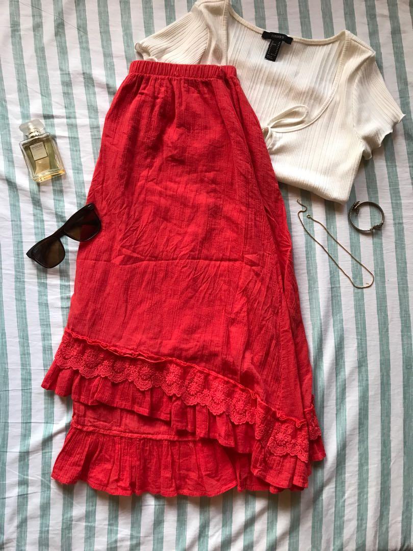 ✨ Flowy Beach Skirt (Category: Skirts) located in Muntinlupa City. Submitted by hellotia (Listing ID 1021480138, Image 3). Description: ✔️ in good condition ‼️✨ ✔️ fits sizes 28-30 ✔️ strechable ✔️ flowy, perfect for the beach ✔️ good quality ✔️ short in the front, long in the back ✔️ *white blouse not for sale .