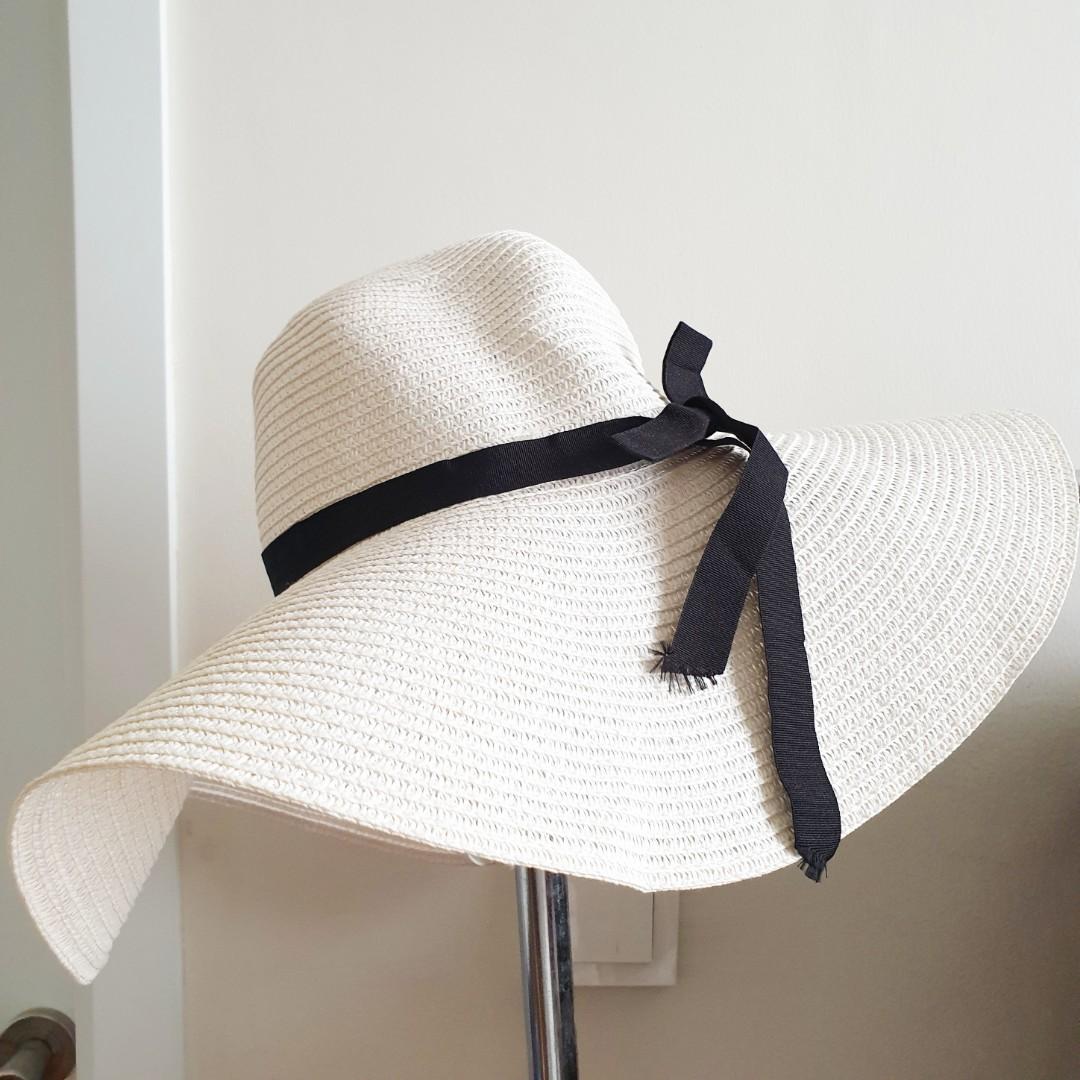 Beach Hat White | Topi Pantai Putih 