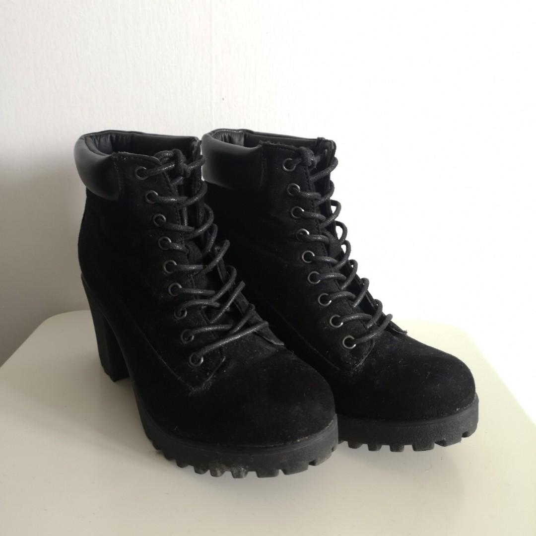 black ankle boots size 6
