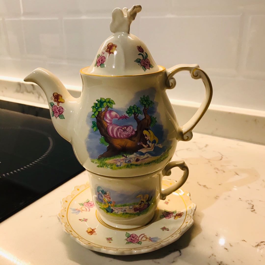 Disney Alice in Wonderland Teapot Set, Hobbies & Toys, Collectibles